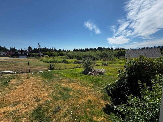 Building Photo - 2 Bedroom + Bonus Room + Loft Hansville Ho...