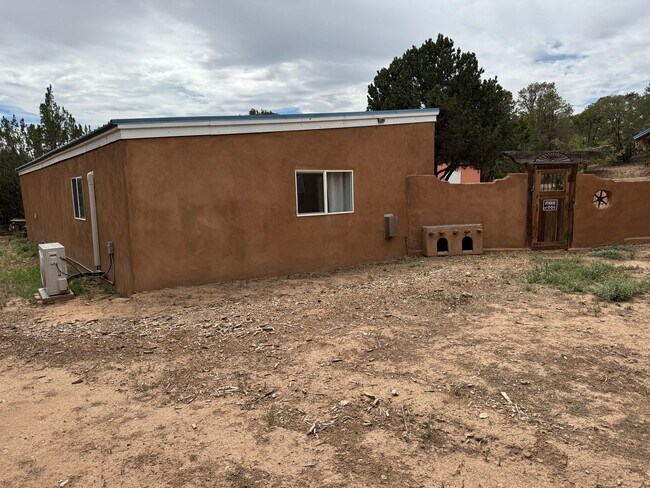 Building Photo - 20 Axton Ln