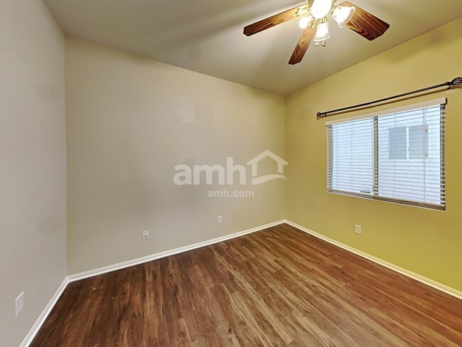 Building Photo - 1852 E Pyle Ave