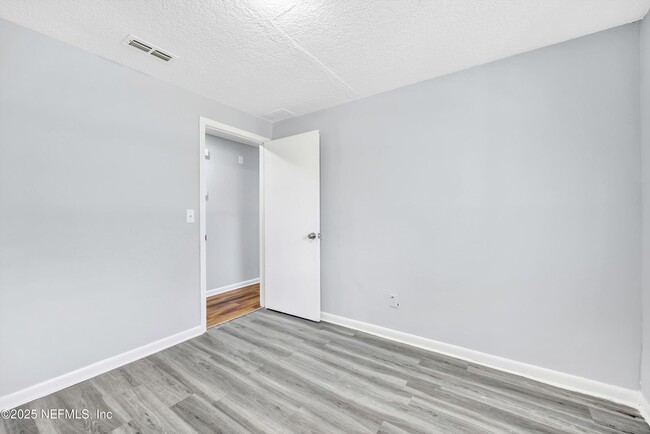 Building Photo - 4043 Marland St