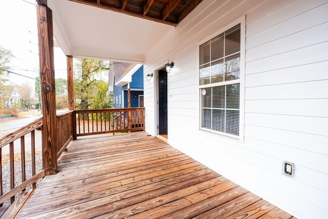 Building Photo - Prime UGA Location! 4BR + Bonus & Private Porch