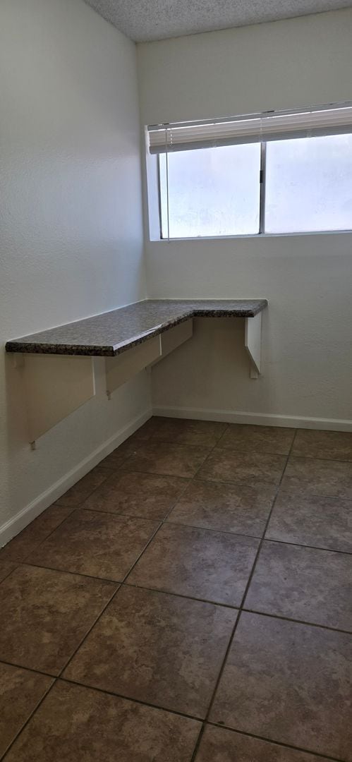 Building Photo - Beautiful 2 bedroom 2 bath Condo New Paint and flooring throughout