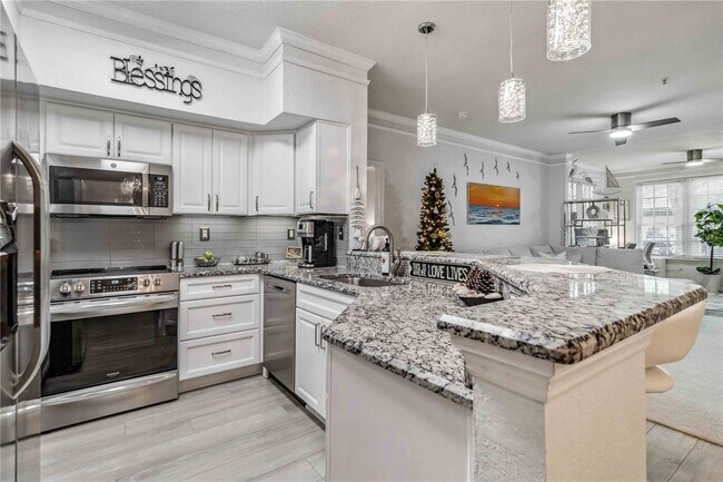 Building Photo - 4106 Central Sarasota Pkwy