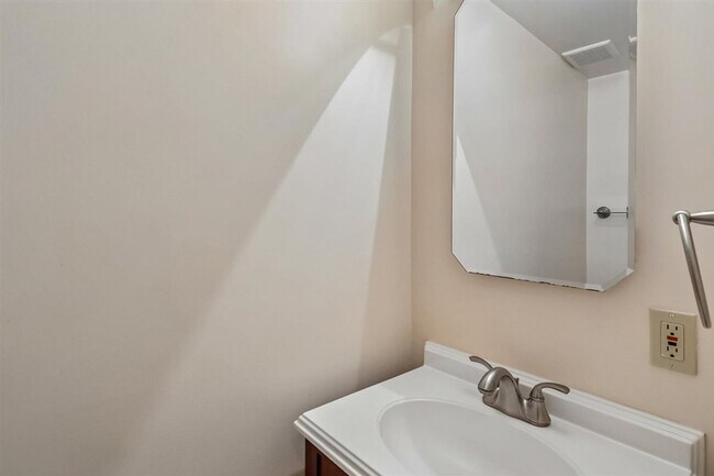 Building Photo - Lovely 2 BR Townhome off Wootton Parkway. Available NOW!