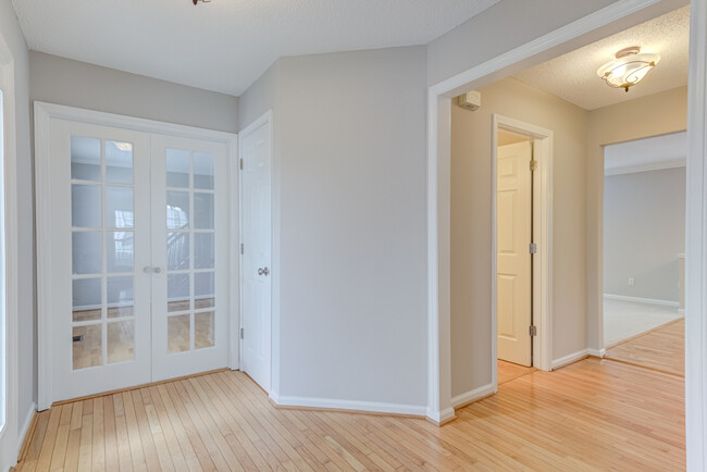 Building Photo - 2112 Echo Glen Ln