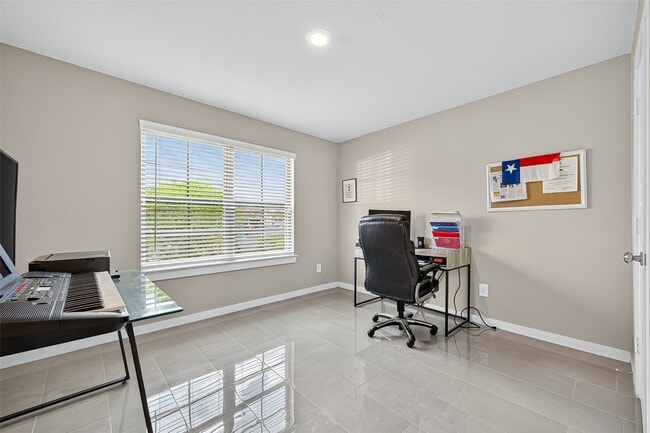 Building Photo - 300 Flower Reed Ct