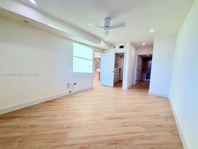 Building Photo - 3020 NE 32nd Ave