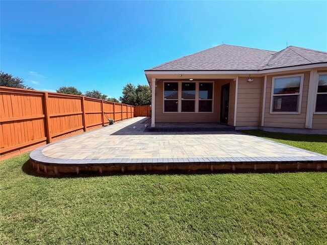 Building Photo - 3500 Esperanza Dr
