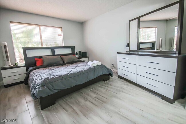 Building Photo - 7399 Topeka Dr