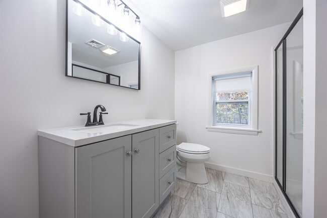 Building Photo - 601 Collettes Grove Rd