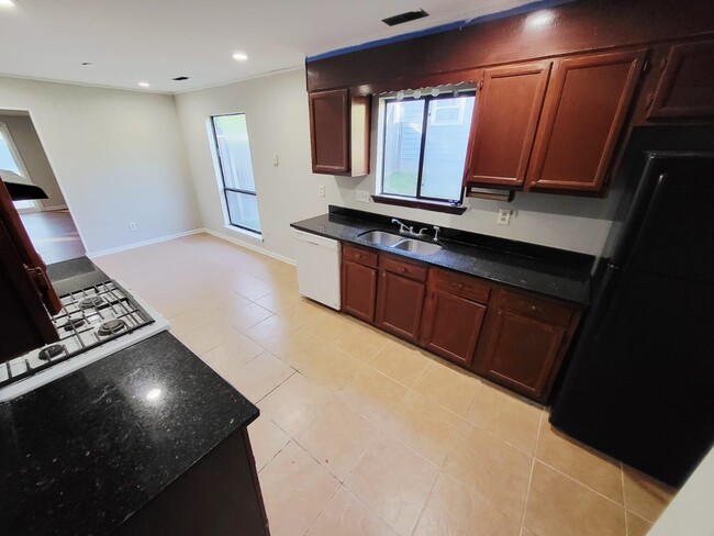 Building Photo - 4715 Cricklewood Ln