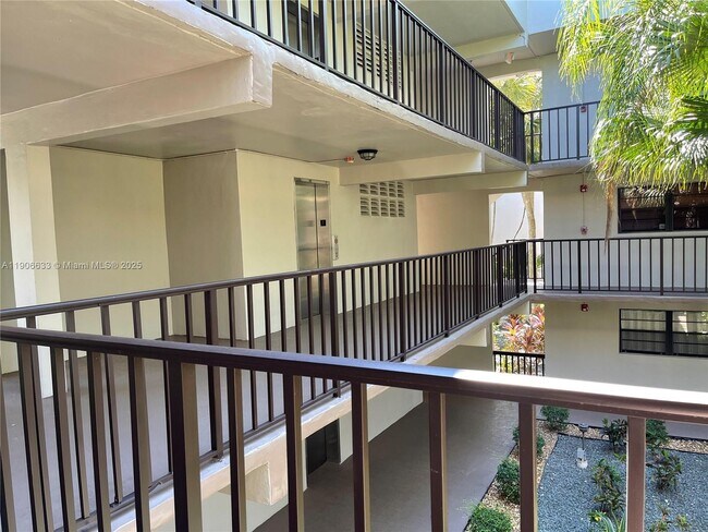 Building Photo - 10815 SW 112th Ave