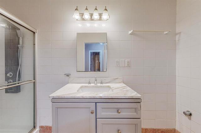 Building Photo - 2124 Robinson St