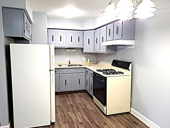 Building Photo - 865 Westmoreland Dr