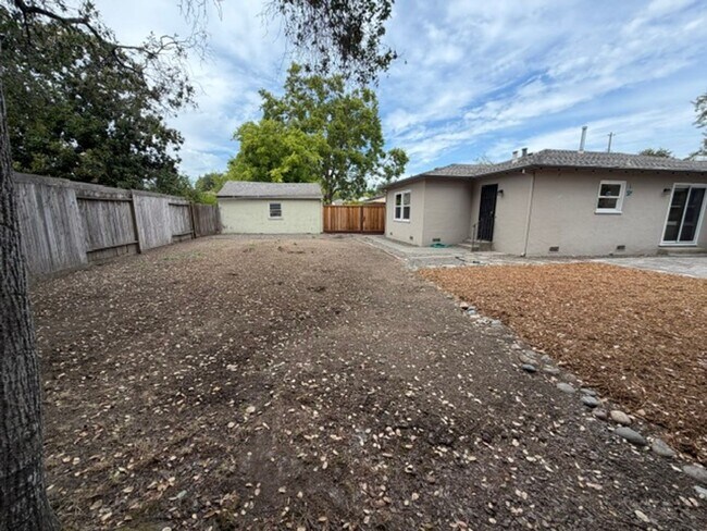 Building Photo - Charming JC Neighborhood Rental with Brand-New Kitchen & Hardwood Floors