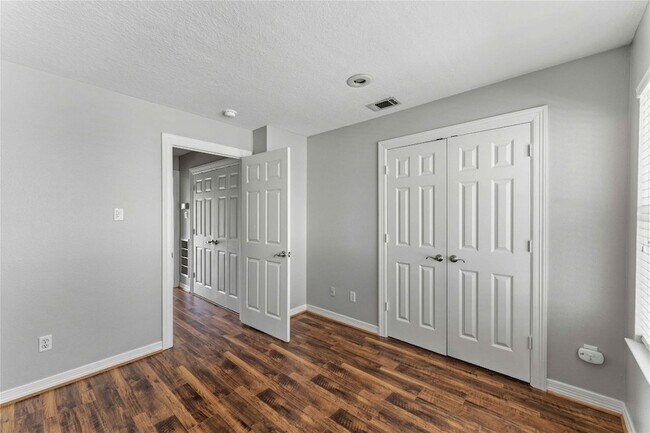 Building Photo - 1332 Fairview St