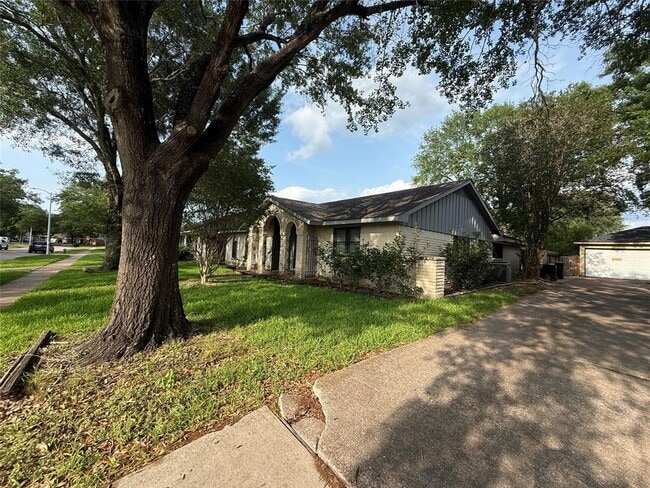 Building Photo - 7507 Lacy Hill Dr