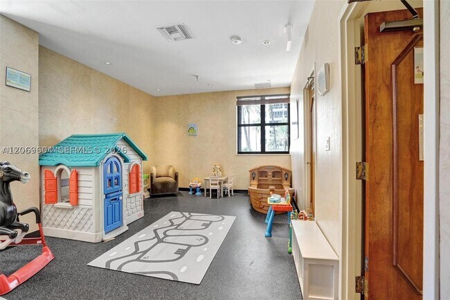 Building Photo - 5757 Collins Ave