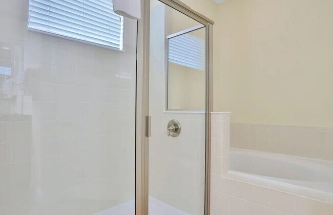 Building Photo - 351 Lasso Dr