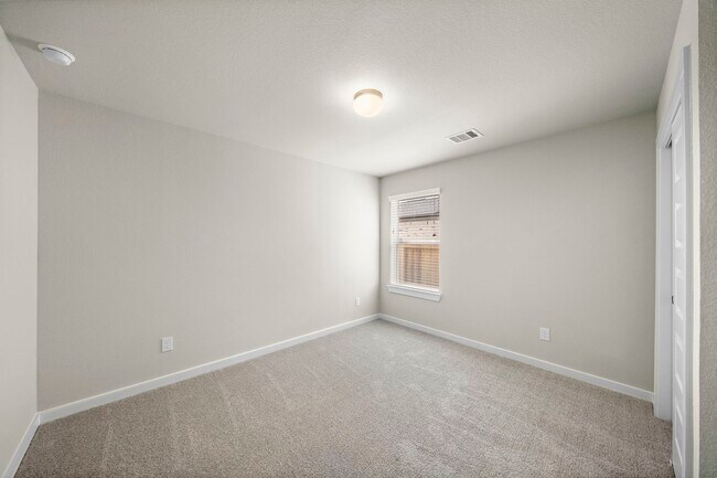 Building Photo - 3327 Tilley Dr