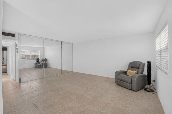 Building Photo - 65 Saxony Cir