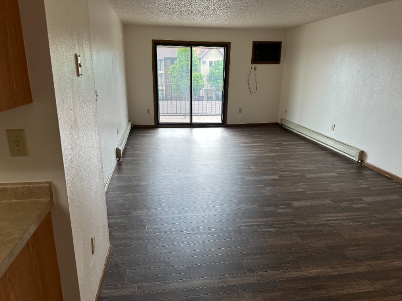 Primary Photo - 1401 12th St E