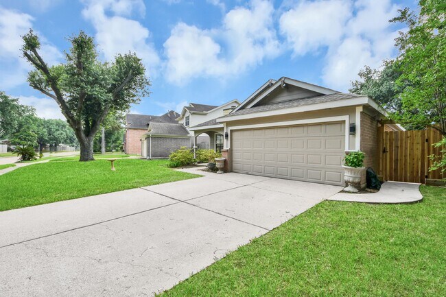 Building Photo - 5039 E Pagewick Dr