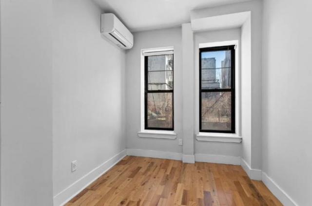 Building Photo - 3 bedroom in Queens NY 11385