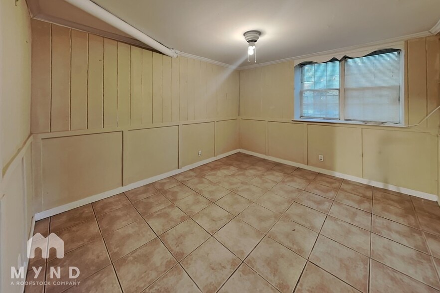 Building Photo - 990 Lynhurst Dr SW