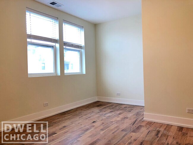 Building Photo - 2509 N Clybourn Ave