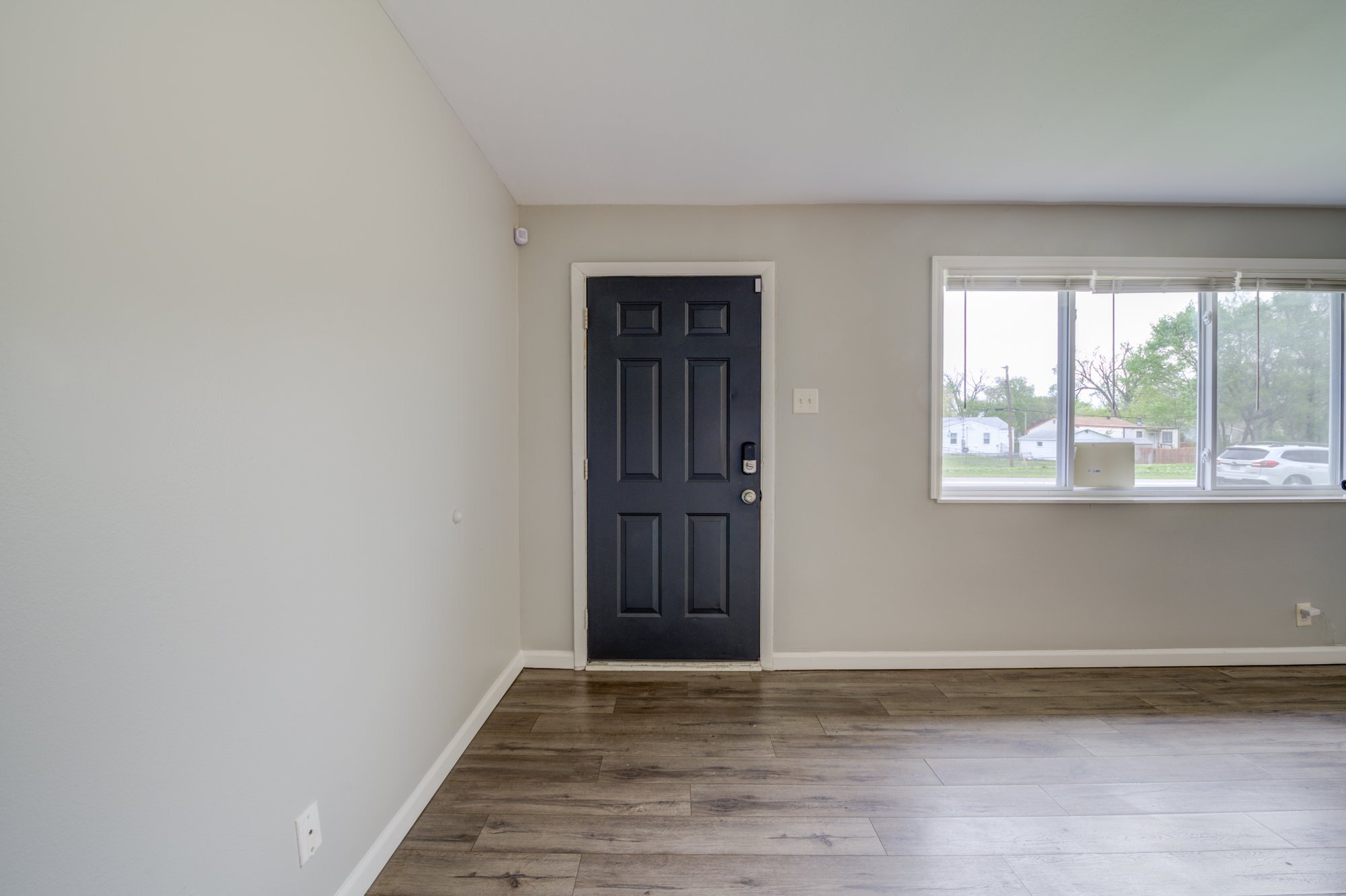 Building Photo - 10742 Tropic Dr