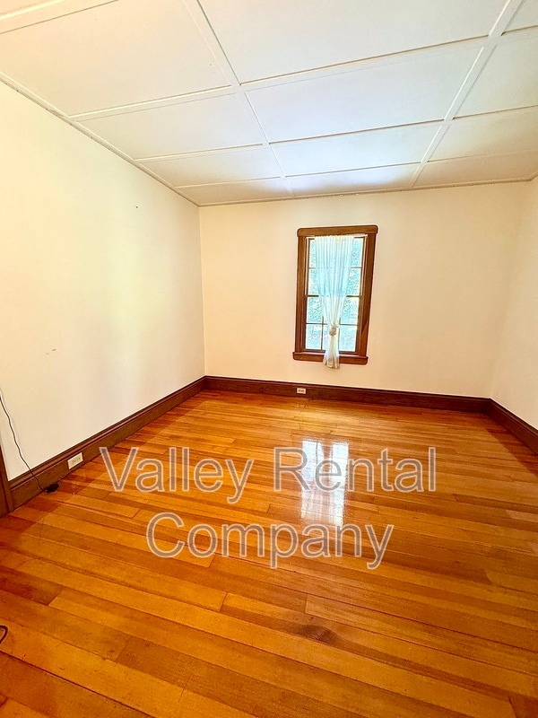Building Photo - 323 Pelham Rd