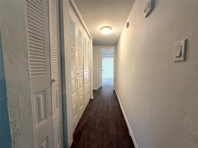 Building Photo - 421 SW 67th Terrace