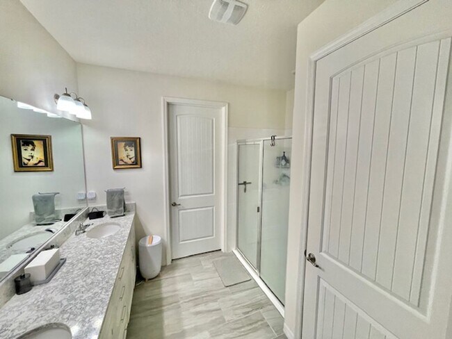 Building Photo - Sanford - 2 Bedroom, 2 Bathroom - $2,495.00