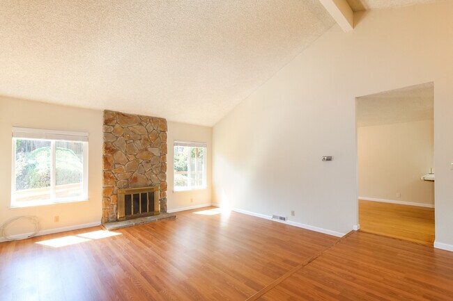 Building Photo - 3 bedroom 2 bath home on a corner Lot