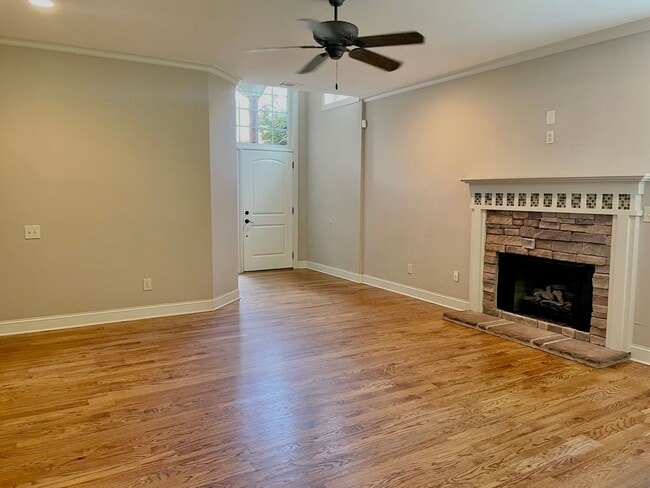 Building Photo - Spacious Home in Solamere with basement