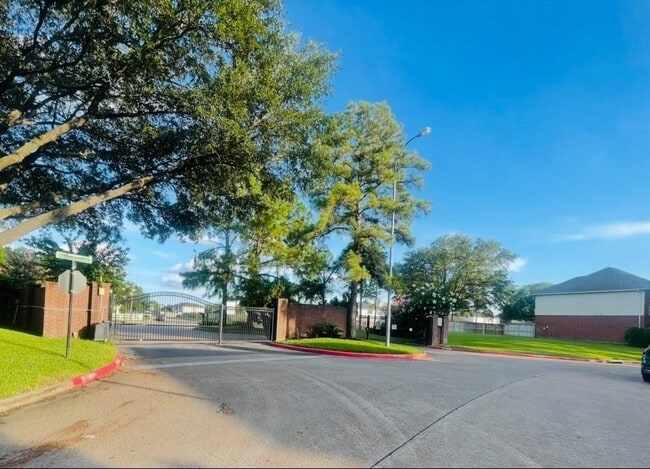 Building Photo - 4002 Timber Falls Ct