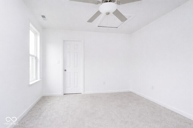 Building Photo - 5844 Cherrywood Ln