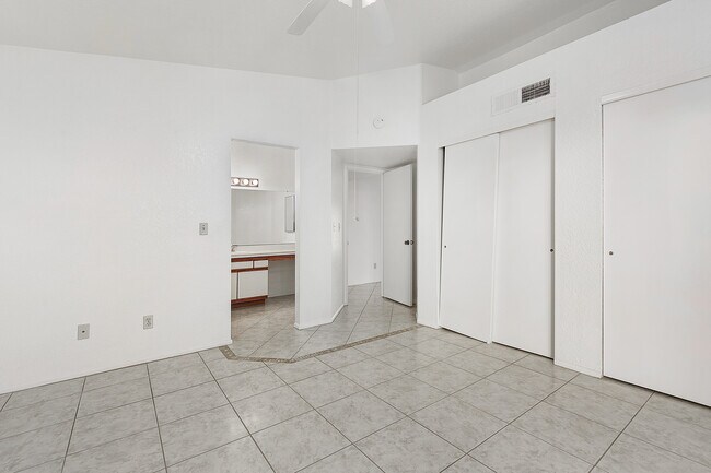 Building Photo - 5230 W Wood Owl Dr