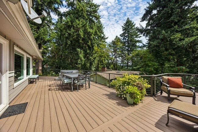 Building Photo - Normandy Park - Modern and Spacious!