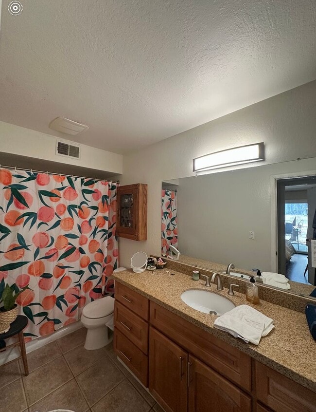Building Photo - Spacious Townhome Near Dominican Hospital