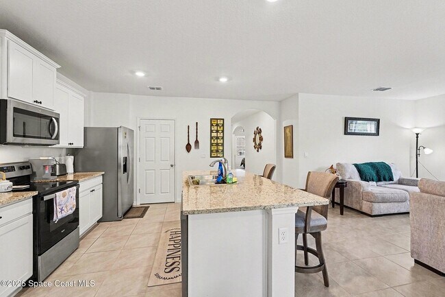 Building Photo - 543 Old Country Rd S E