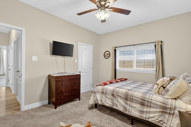 Building Photo - 2214 Cuarzo Dr