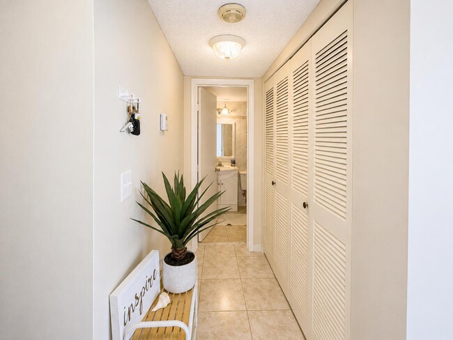 Building Photo - 1391 S Ocean Blvd