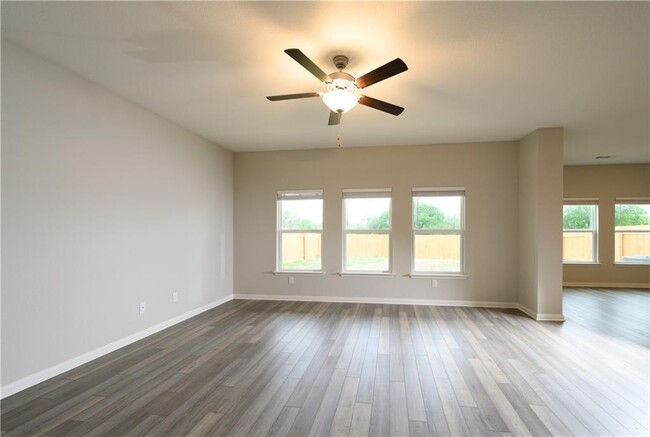 Building Photo - 524 Republic Dr