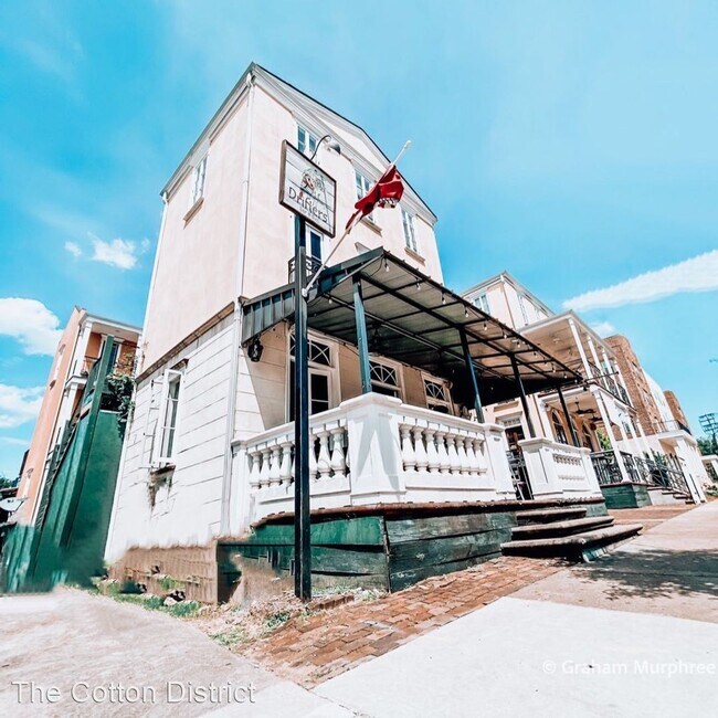 Primary Photo - 701 University Dr