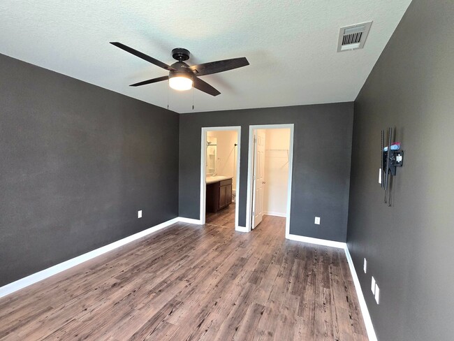 Building Photo - Charming 3-Bed/2 Bath Home