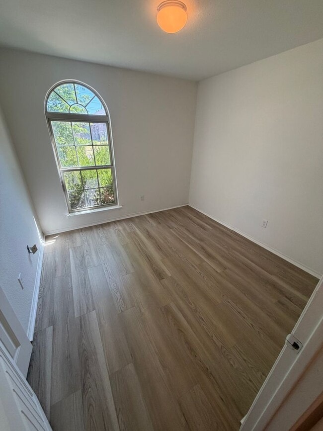 Building Photo - 1763 Overlook Dr