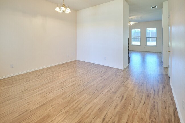 Building Photo - 501 Harvard Dr