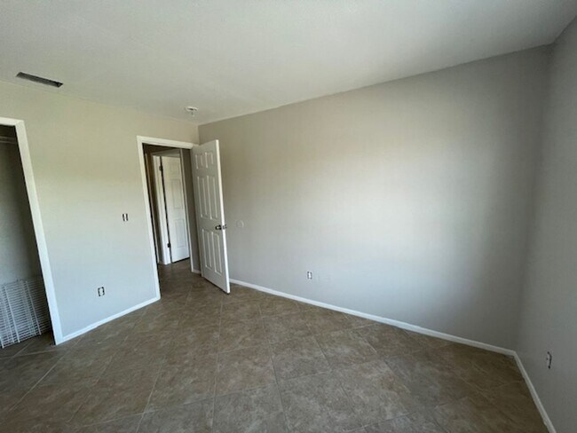 Building Photo - Newly Remodeled 2/2 Condo in South Daytona for $1325.00